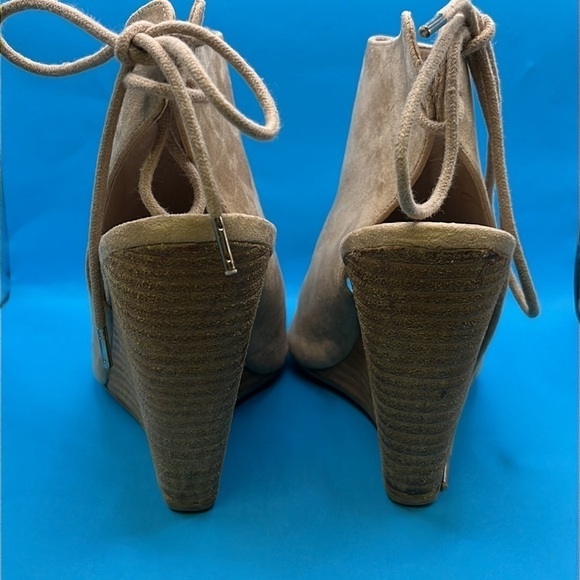 Women's Forever 21 Beige Wedge Tie-Back Faux Suede Shoes - Size 6.5 - Picture 3 of 8